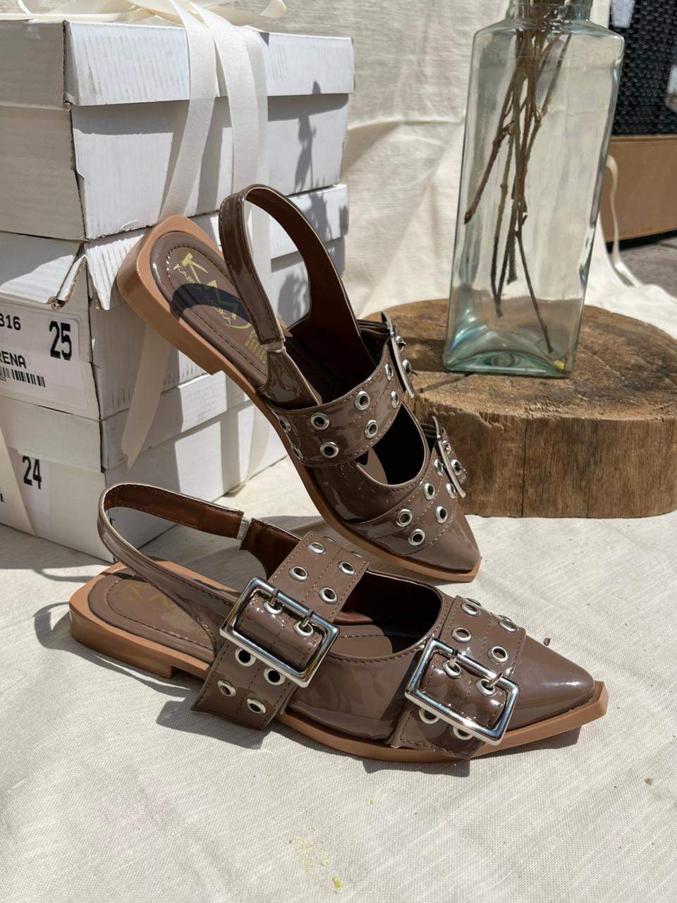 Deer lacquered leather roma flat