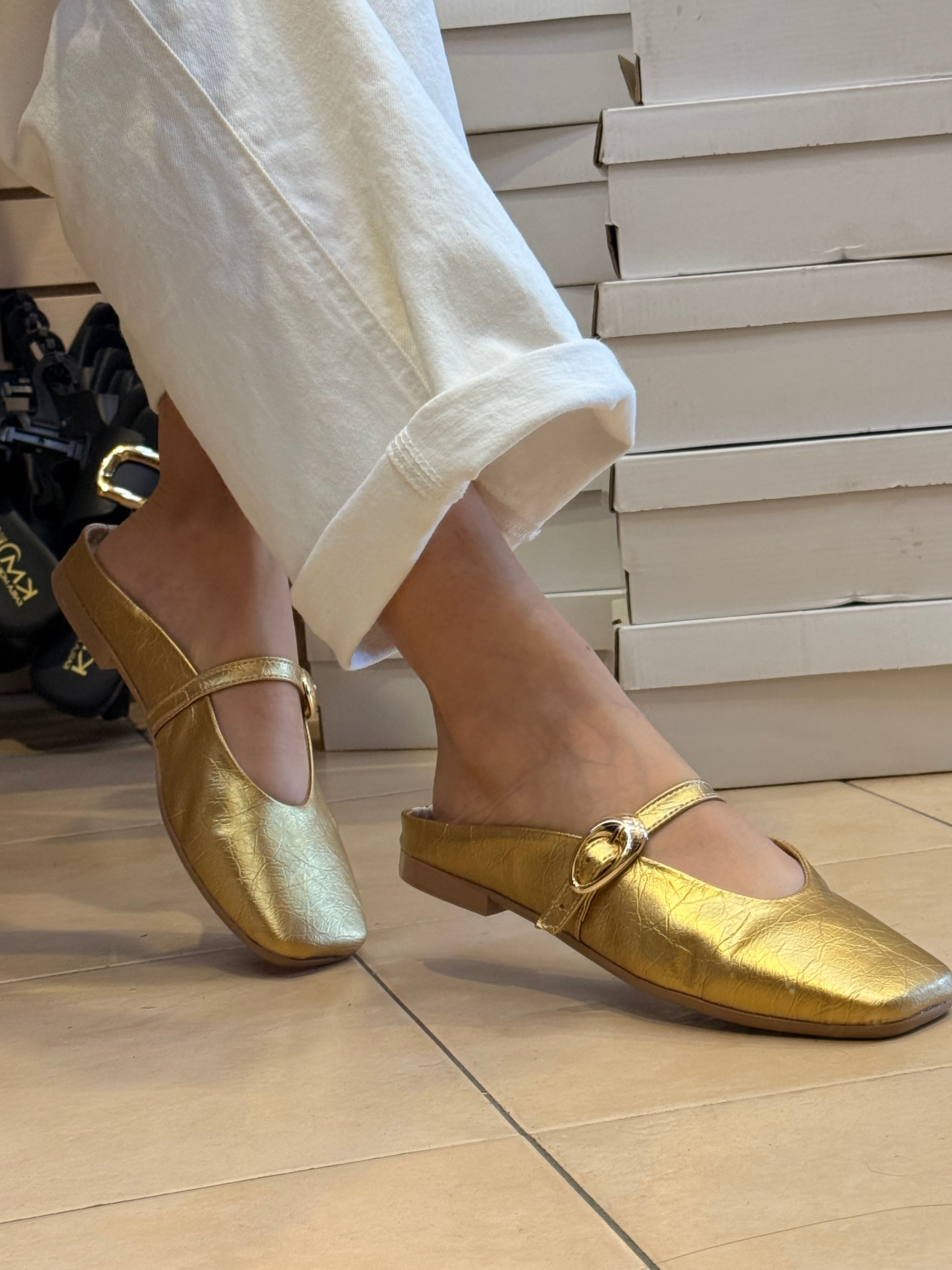Muse corrugated gold flat￼